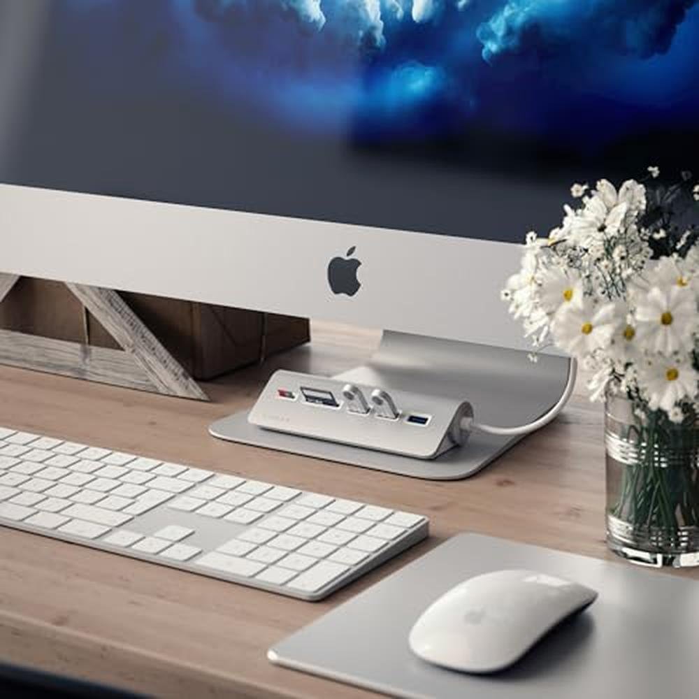 Satechi USB-C Hub: Premium 3-Port USB-A 3.0 Data Hub with – Packaging