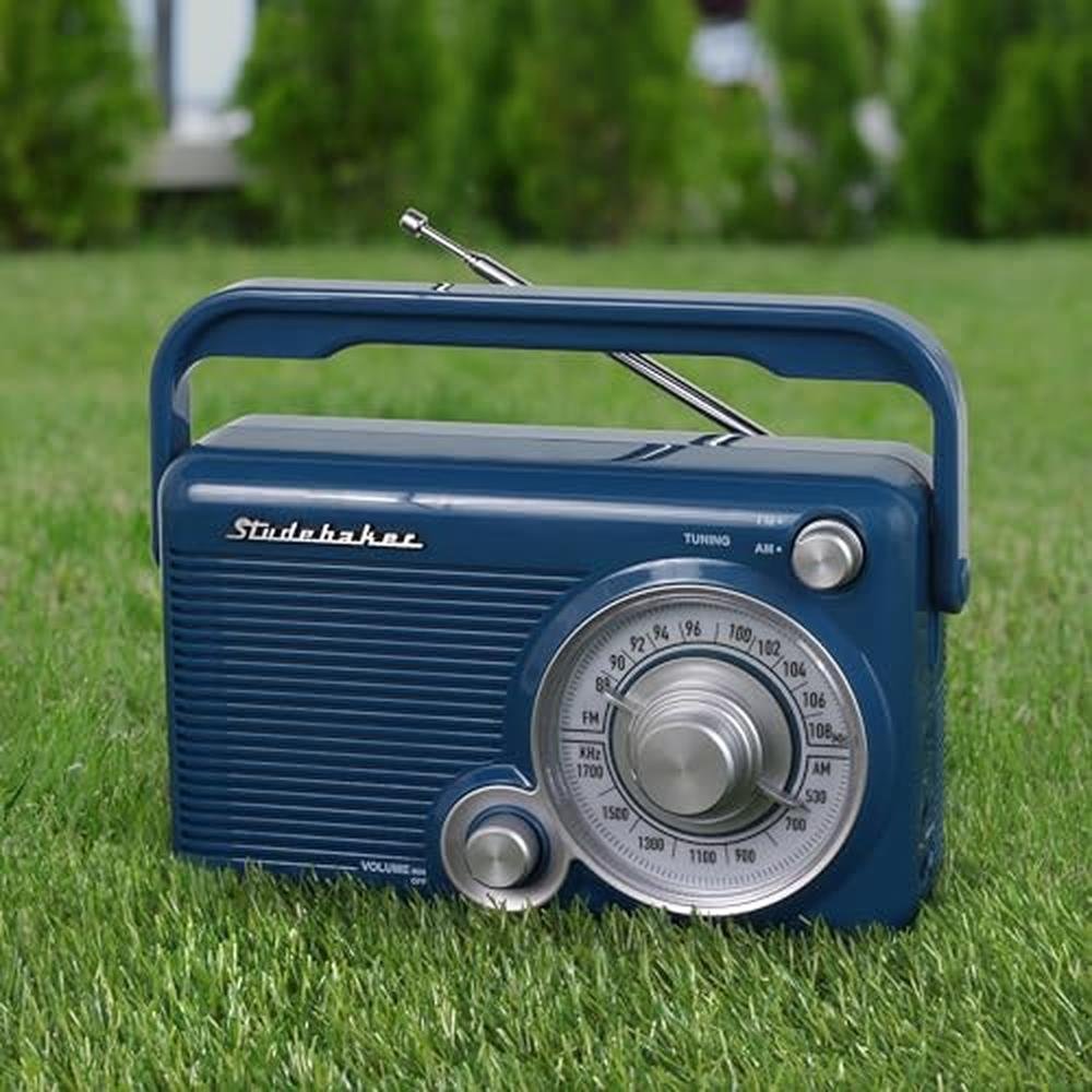 Studebaker SB2002BL Portable AM/FM Radio – In Use