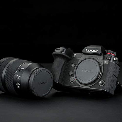 Leica Cap: Leica L Mount Cameras and Lenses Center-Pinch – Side View