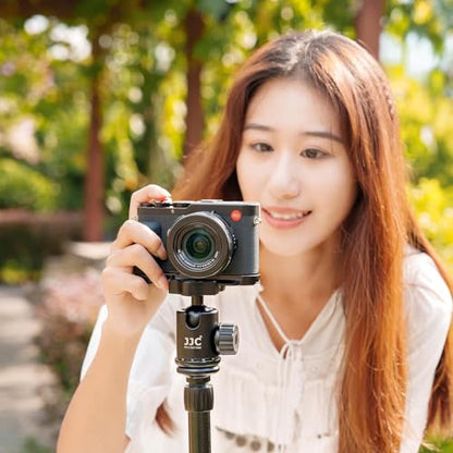 D-LUX8 Handgrip: L-Shape Bracket Handle for Leica D-LUX8 – In Use