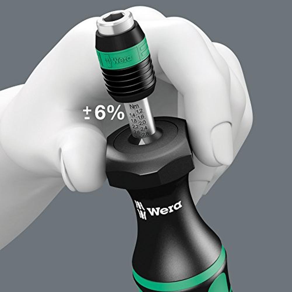 7441 1.2-3.0 NM TORQUE SCREWDRIVER_Black – In Use