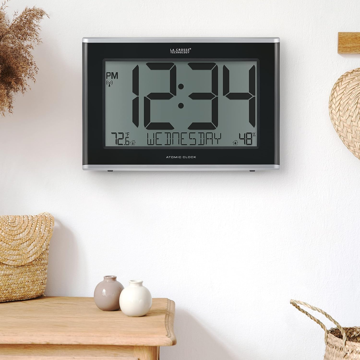 La Crosse Technology 513-05867-INT Extra-Large Atomic Digital Clock with Indoor Temperature and Humidity