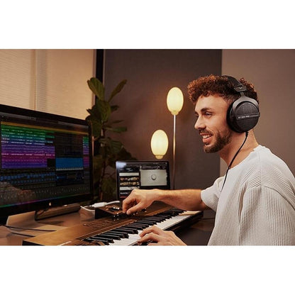 beyerdynamic DT 990 PRO 250 ohm – Close-up Detail