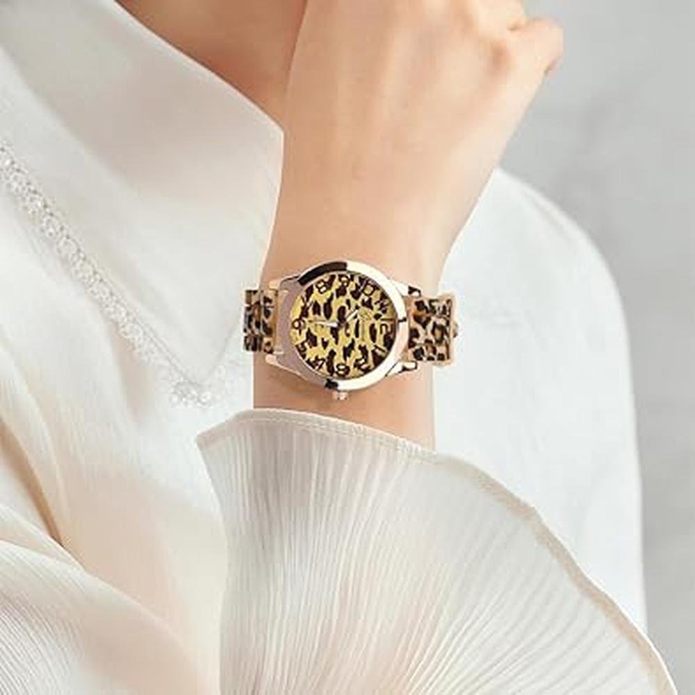 Fanmis Watch: FANMIS Unisex Geneva Leopard Silicone – In Use