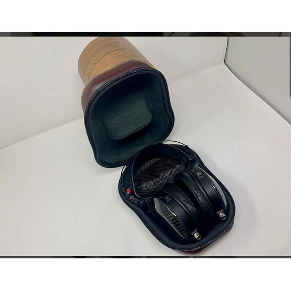MrSpeakers Ether C Flow Closed-Back Headphone with 2 Meter – Close-up Detail