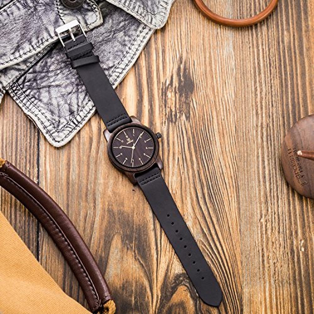 Watch Men: MUJUZE Wood Watch for Men Handmade Lightweight – Close-up Detail