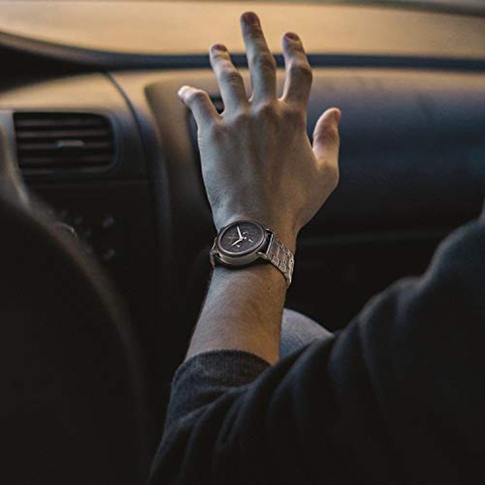 2win Mens Wooden Watches: Luxury Stainless Steel Wood Watch – In Use