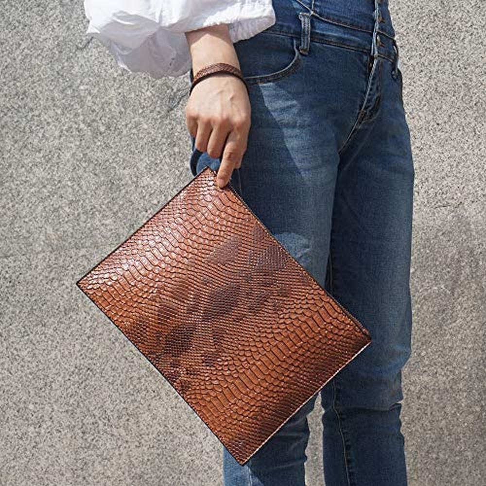 NIGEDU Women Clutches: Fashion Snakeskin PU Leather Party – Close-up Detail