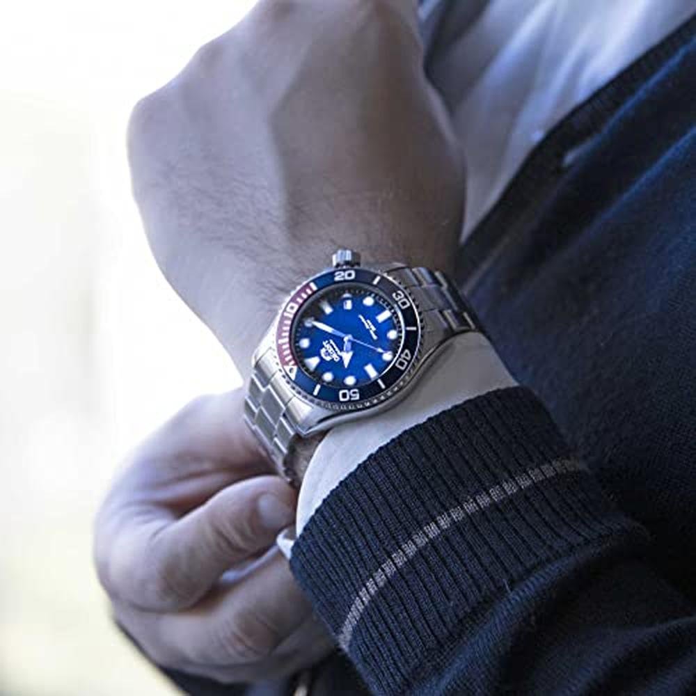 Automatic Watches: Orient Triton – Close-up Detail