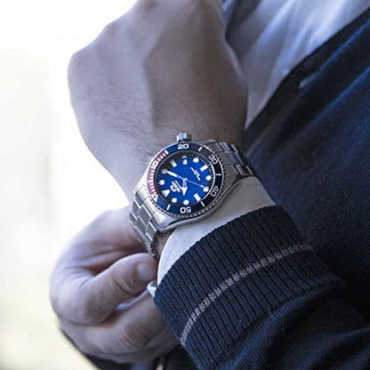 Automatic Watches: Orient Triton – Close-up Detail