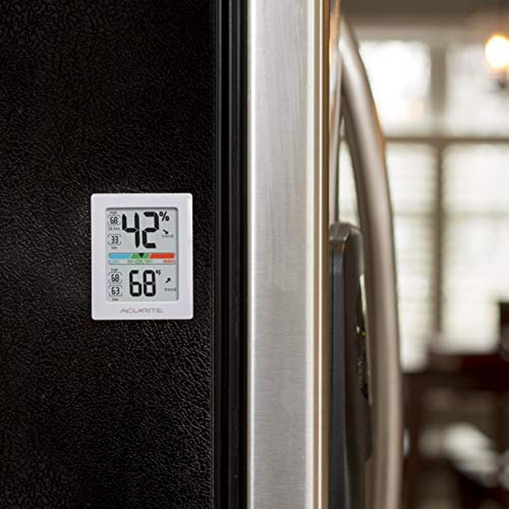 AcuRite Pro Humidity Meter & Thermometer with Touch – Packaging