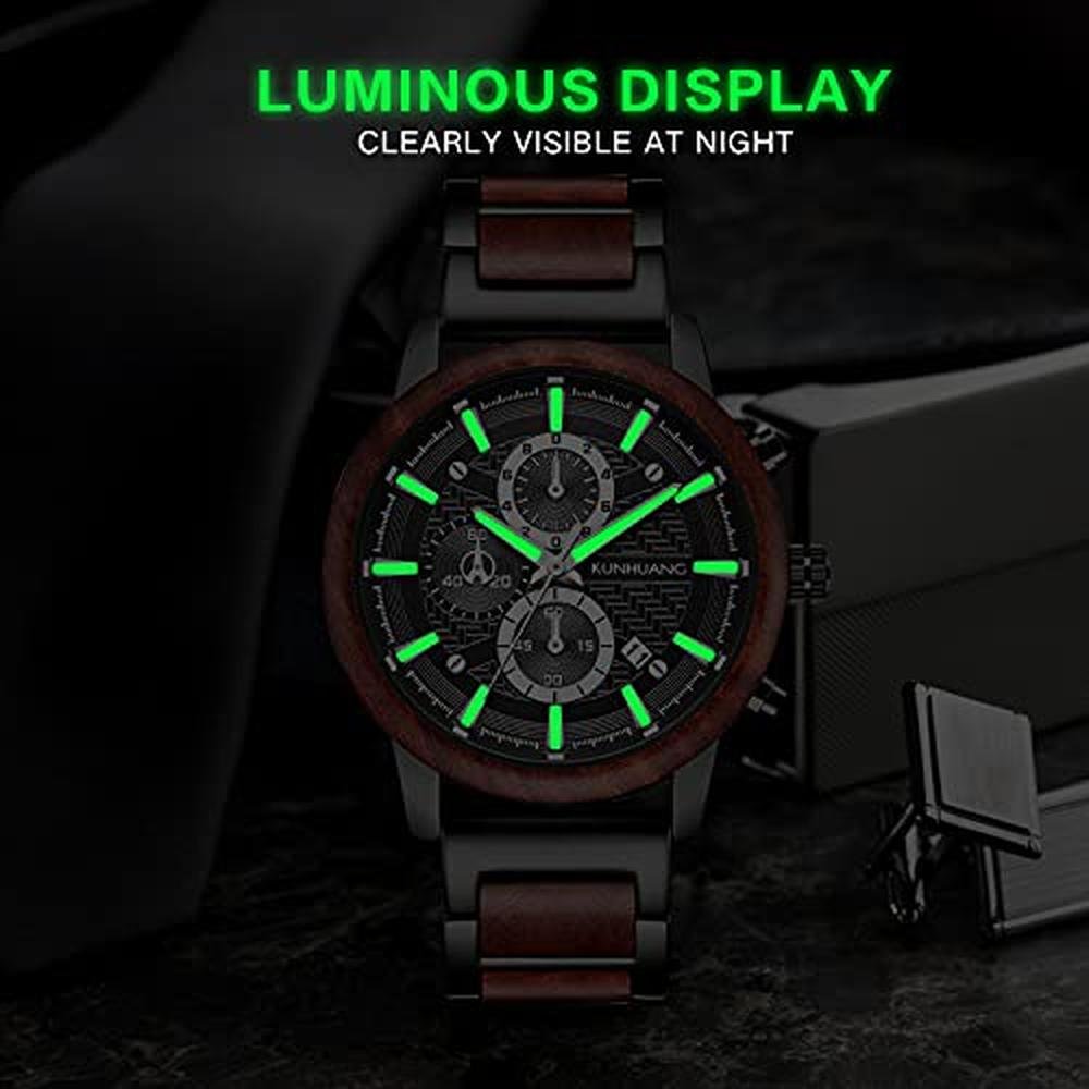Watch Men: IK COLOURING Multifunctional Quartz Chronograph – In Use