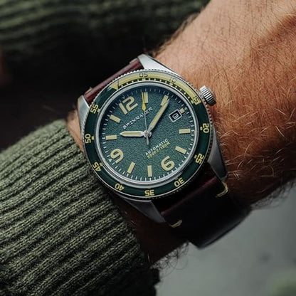 Lagoon Green Elegance: Spinnaker Men's 43mm Fleuss – Side View