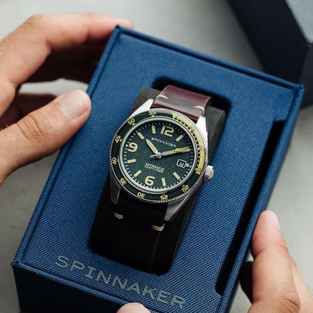 Lagoon Green Elegance: Spinnaker Men's 43mm Fleuss – In Use
