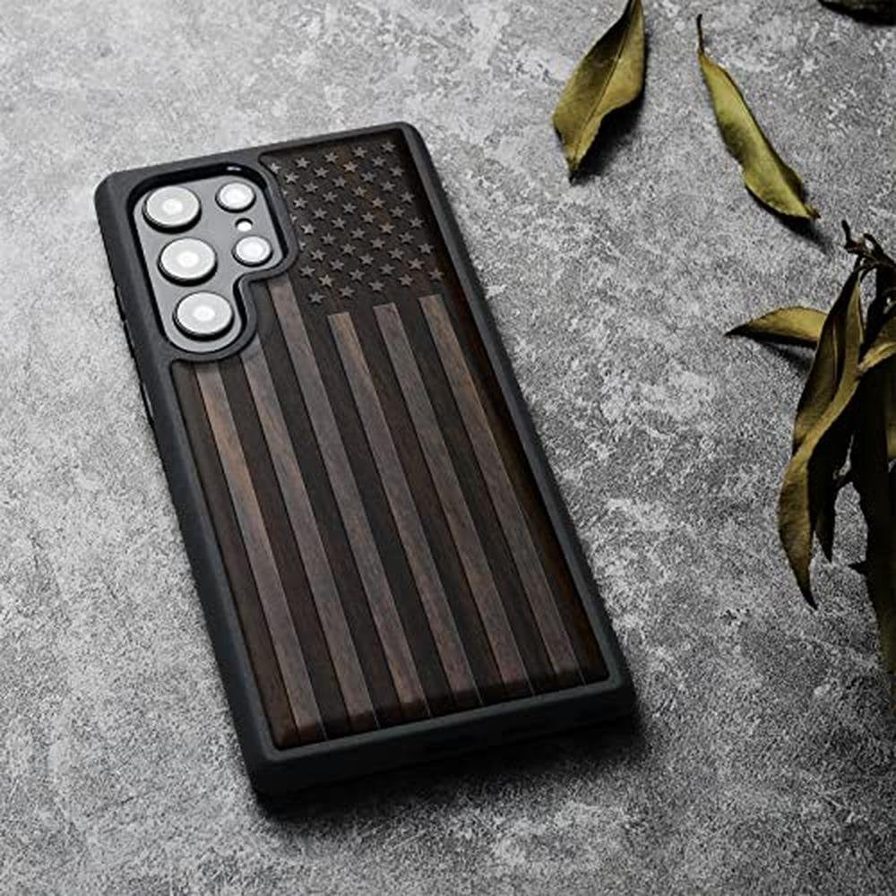 Wood Case: Carveit Galaxy S23 Ultra Natural Wood Black Soft – Close-up Detail