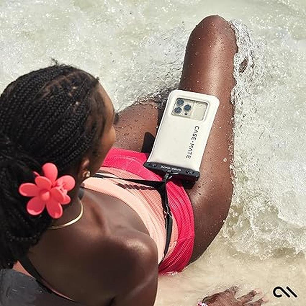 Waterproof Case: Case-Mate IP68 Waterproof Phone Pouch – In Use
