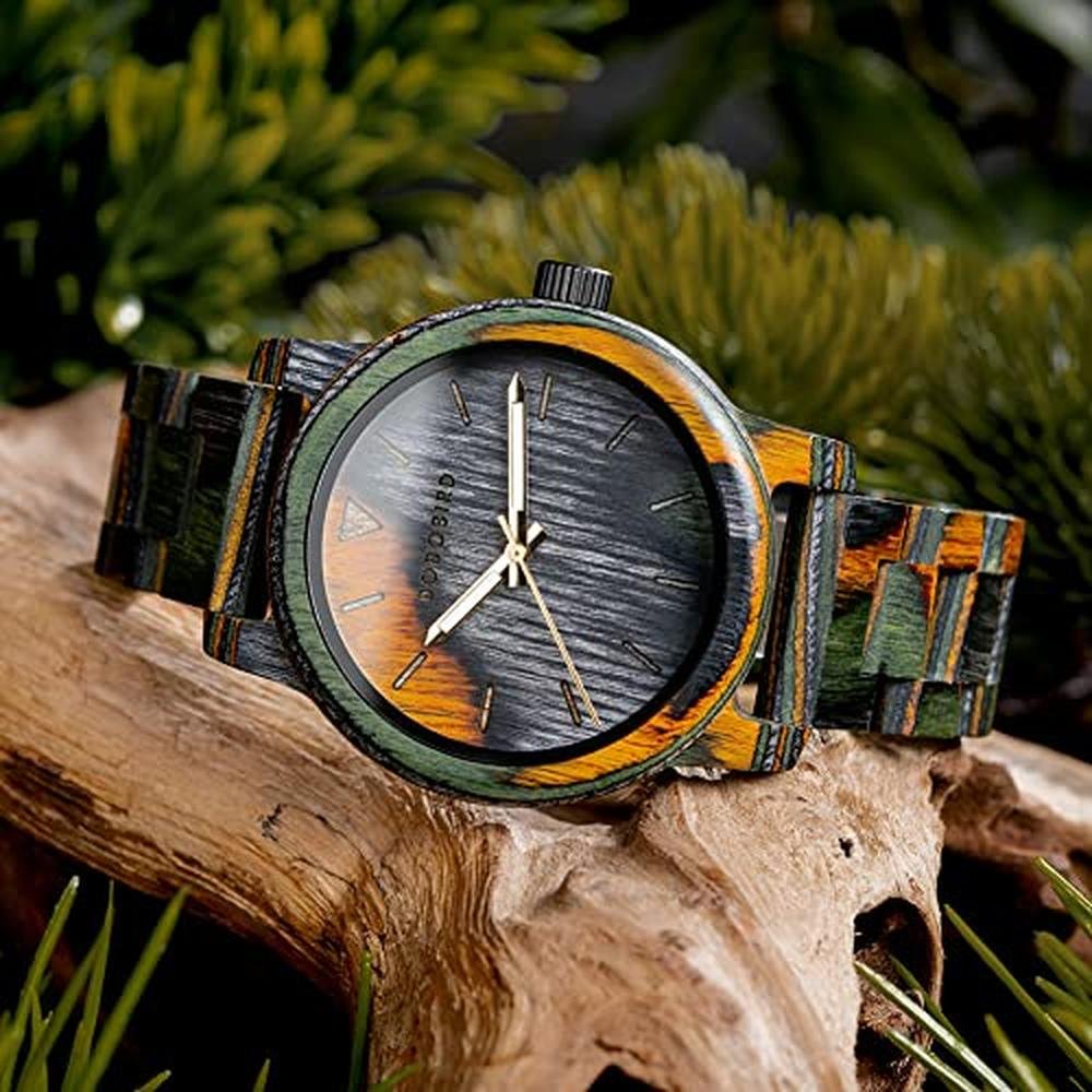 Men Wooden Watch: BOBO BIRD Fashion Quartz Analog Wristwatch – Close-up Detail