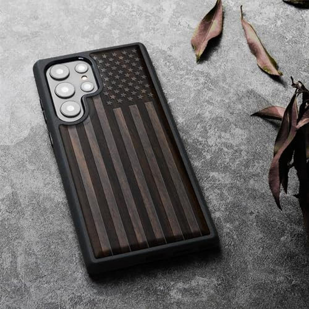 Wood Case: Carveit Galaxy S24 Ultra Natural Wood Black Soft – Close-up Detail