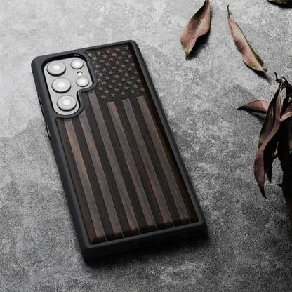 Wood Case: Carveit Galaxy S24 Ultra Natural Wood Black Soft – Close-up Detail