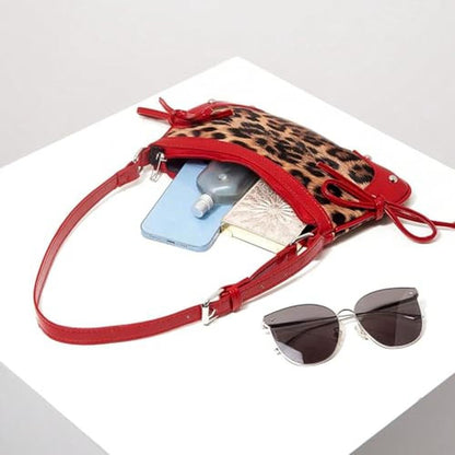 Fashionable Bag: Women's Crossbody Leopard Print Shoulder – Close-up Detail