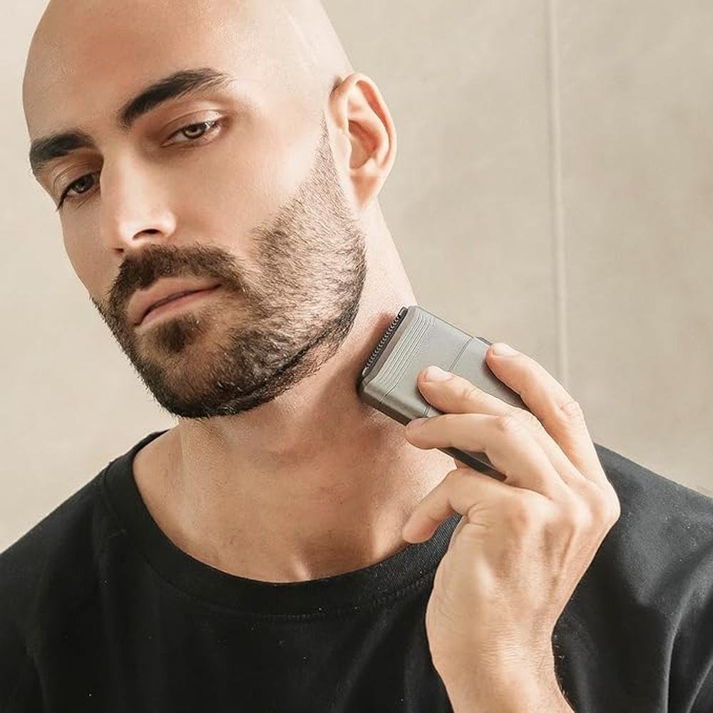 Electric Compact: Premium Electric Foil Shavers for Men – Close-up Detail