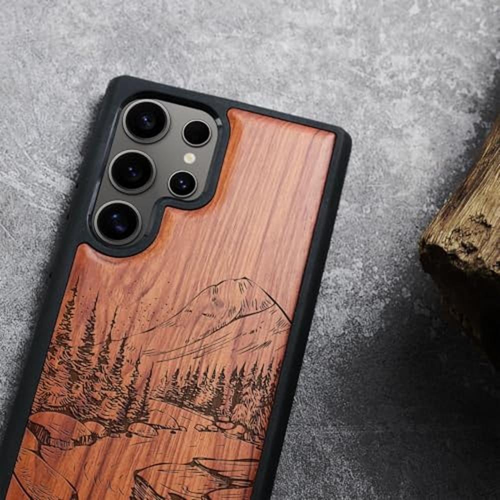 Wood Case: Carveit Galaxy S25 Ultra Natural Wood Black Soft – Close-up Detail