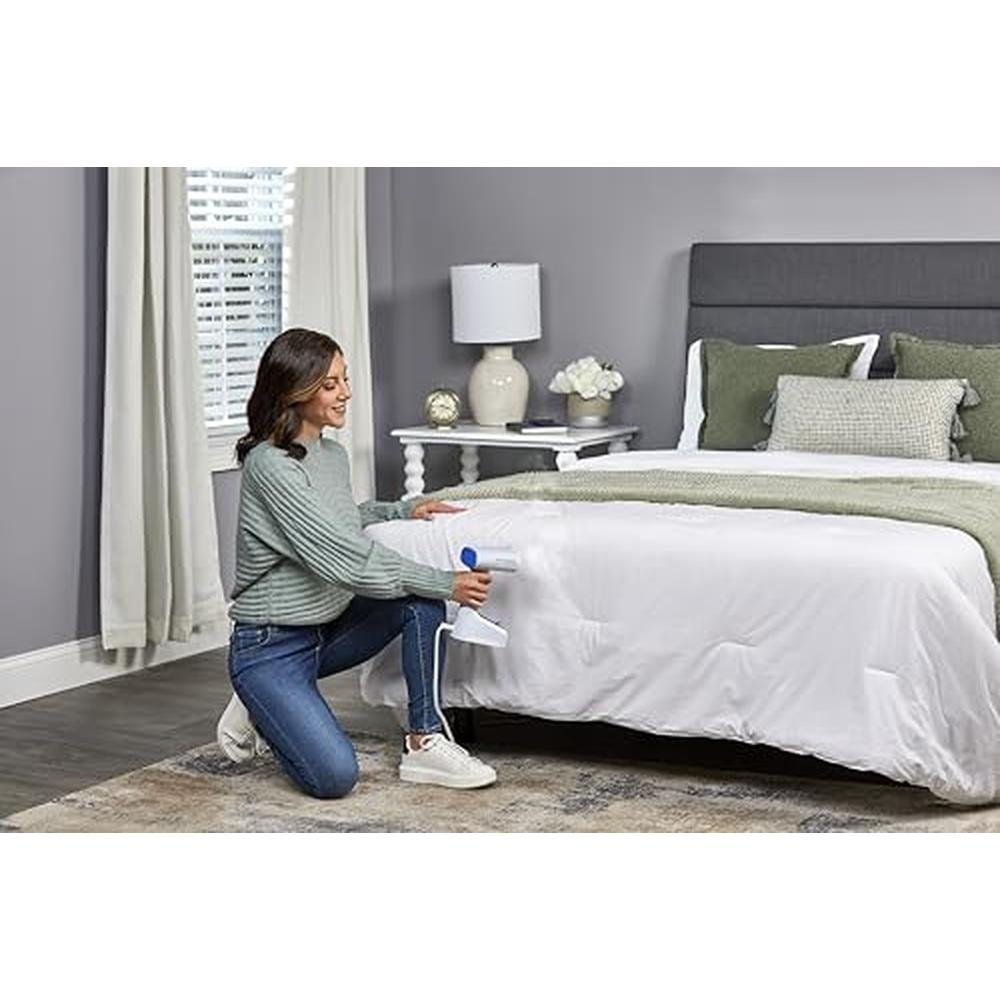 Black Decker Easy Store Pro Foldable Steamer – Close-up Detail