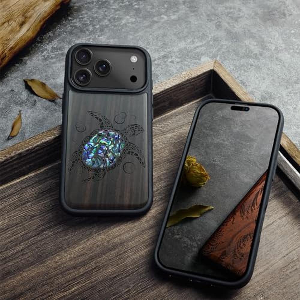 Carveit Case: Carveit Magnetic iPhone 17 Pro Max Case Wood – In Use