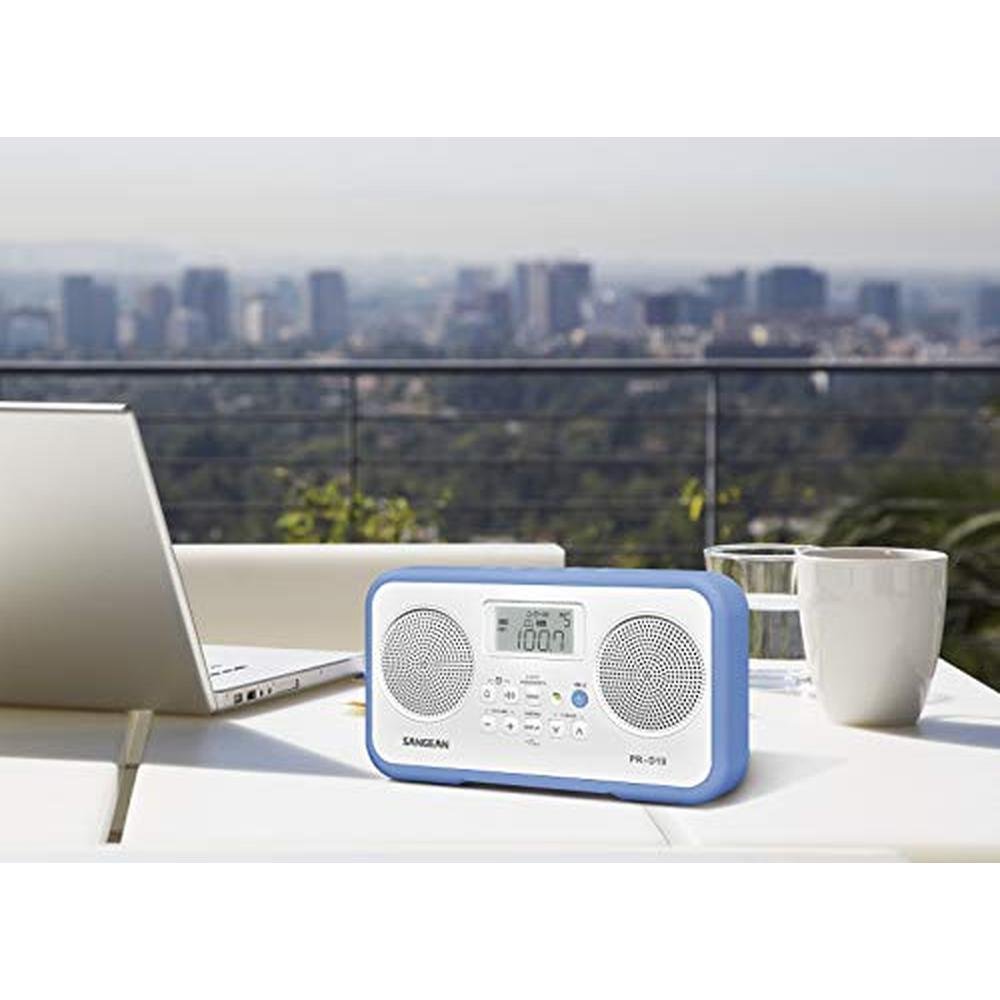 FM Stereo/AM Digital Tuning Portable Radio with Protective – Close-up Detail