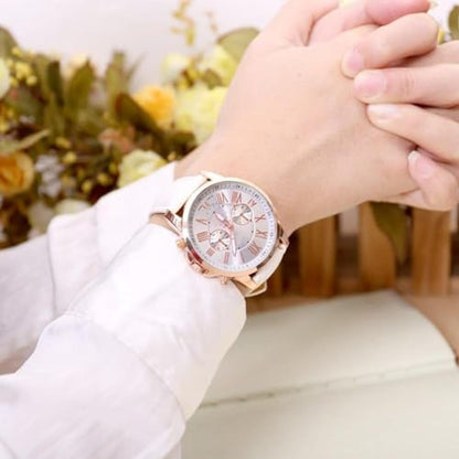 LsvtrUS Women's Diamond Crystal Rhinestone Leather Quartz – Close-up Detail