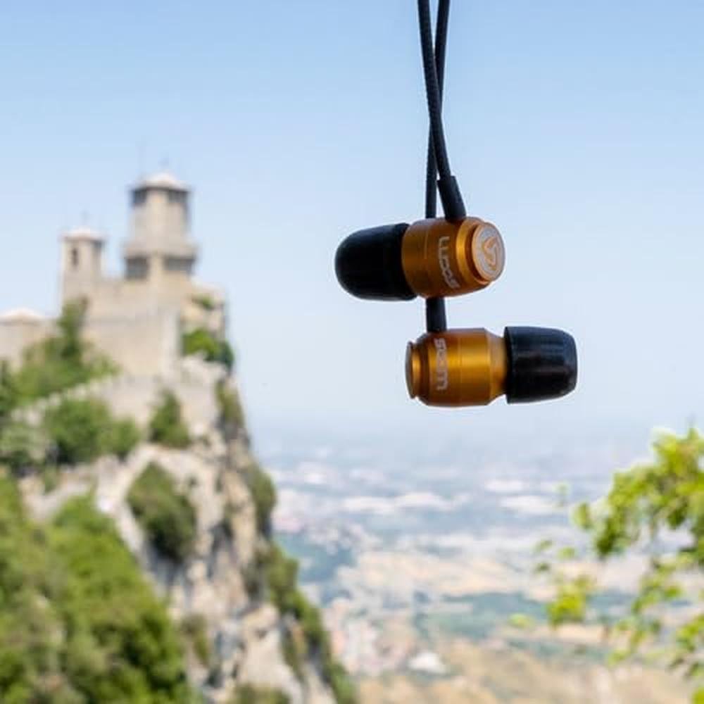 Ear Ludos: LUDOS Clamor Wired Earbuds – Packaging