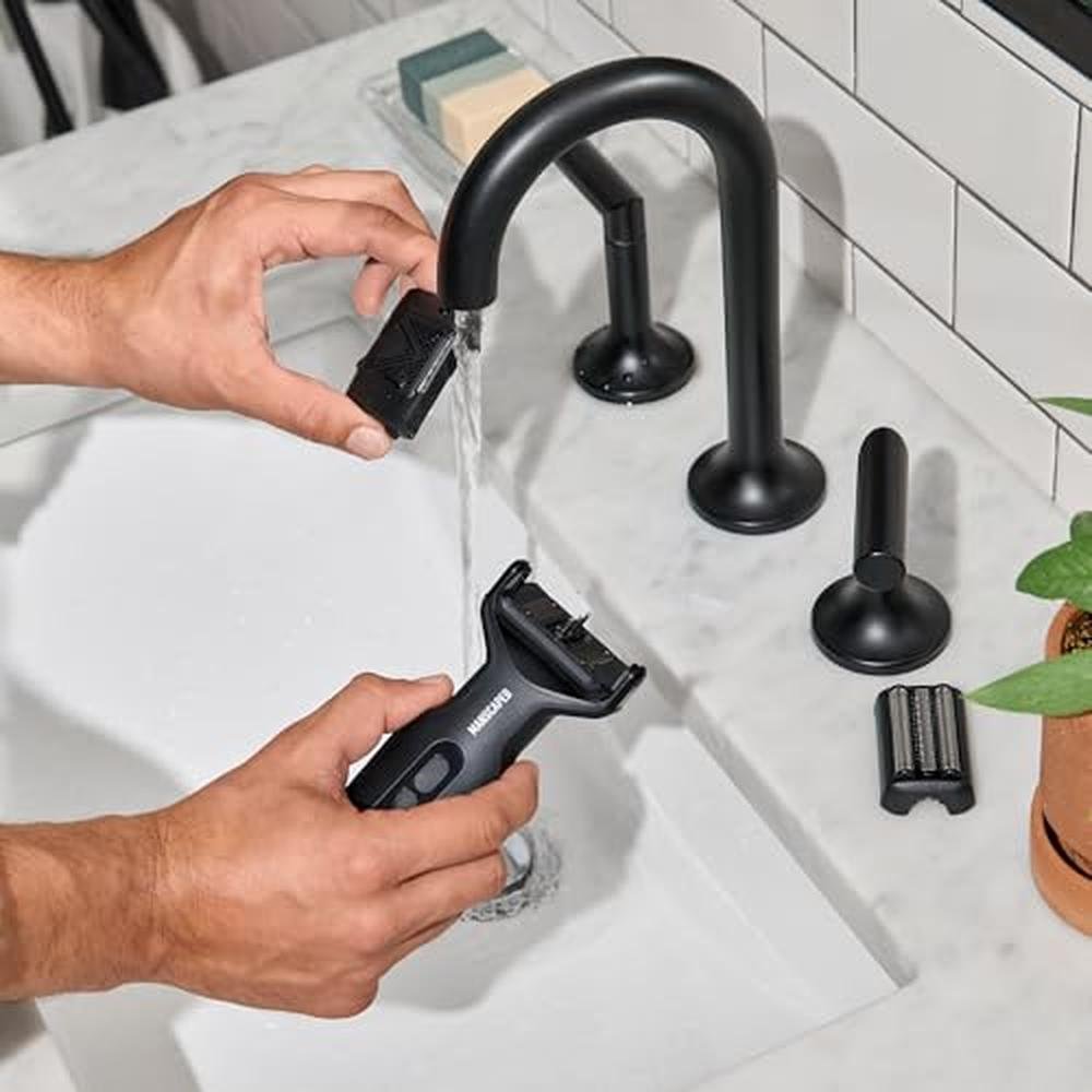 Blade Manscaped: The Chairman Plus Replacement Precision – In Use