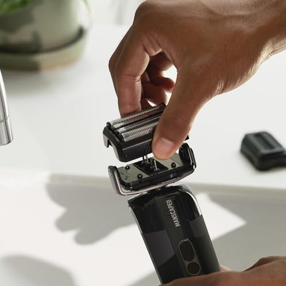 Blade Foil: MANSCAPED The Chairman PRO Mens Replacement – In Use