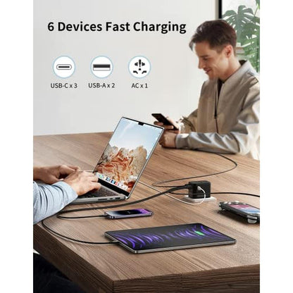 Adapter Travel: MOMAX Universal Travel Adapter 35W Fast – Close-up Detail