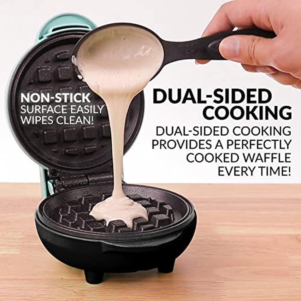 Nostalgia MyMini: Premium 5-Inch Electric Waffle Maker – Close-up Detail
