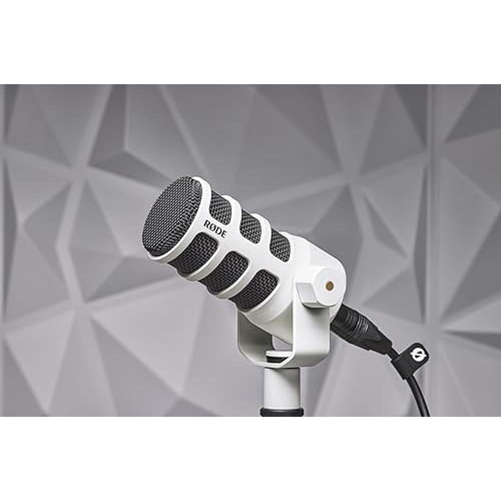 RDE PodMic Cardioid Dynamic Broadcast Microphone – In Use
