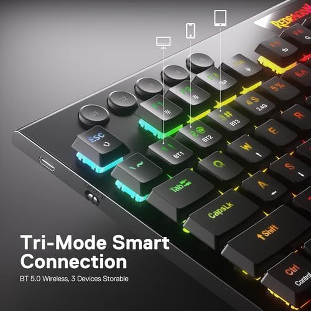Keyboard Redragon: Redragon K618 PRO 3-Mode Wireless RGB – In Use