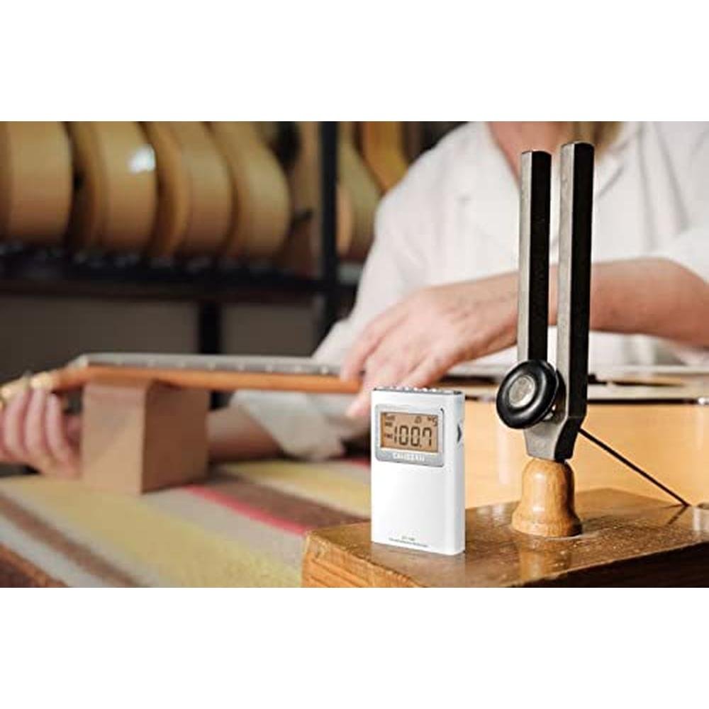 Sangean 160: Sangean DT 160 AM FM Stereo Pocket Radio – In Use