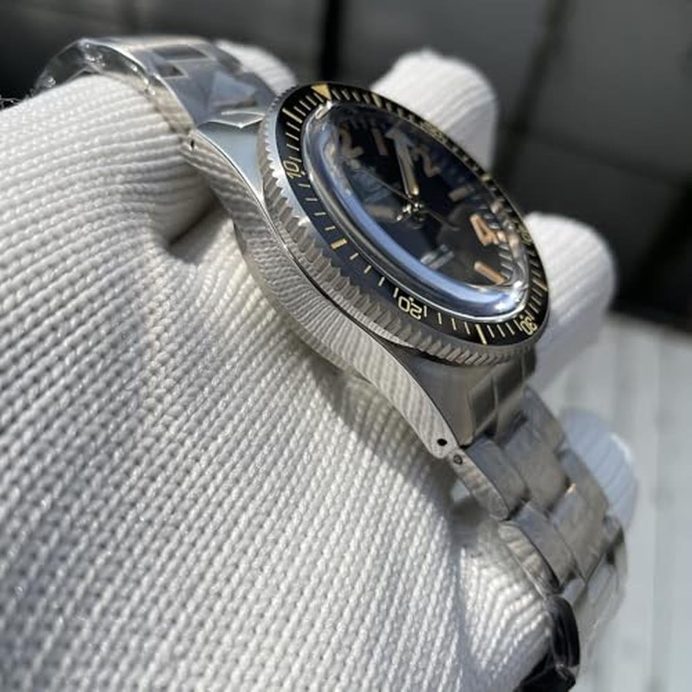 Steeldive SD1962V: Steeldive SD1962V Black Ceramic Bezel – Close-up Detail