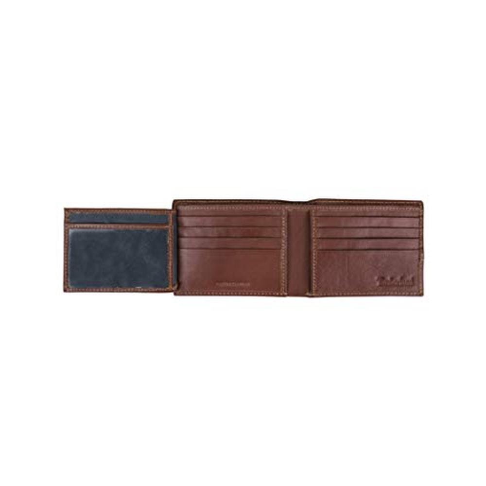 Timberland Men: Premium Leather Passcase Bifold Wallet – In Use