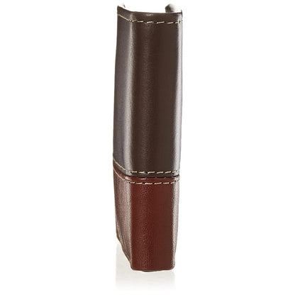 Timberland Men: Premium Leather Passcase Bifold Wallet – Close-up Detail