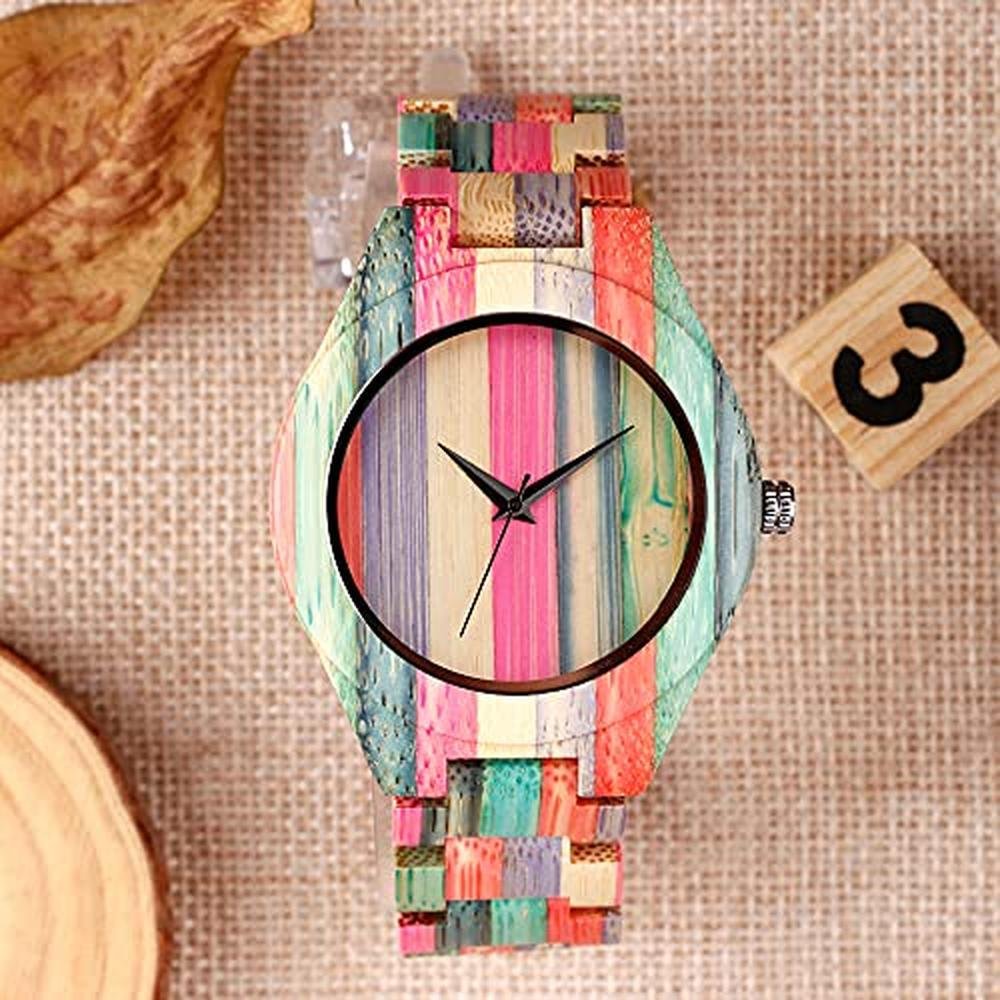 Watch Tiong: Tiong Colored Wooden Men's Watch Quartz – Close-up Detail