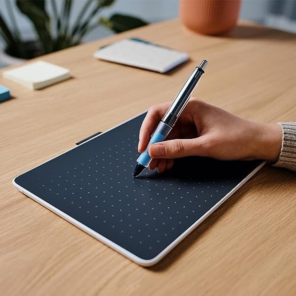 Wacom CP202A02A: Wacom Pilot DR Grip Digital Pen for Wacom – Side View